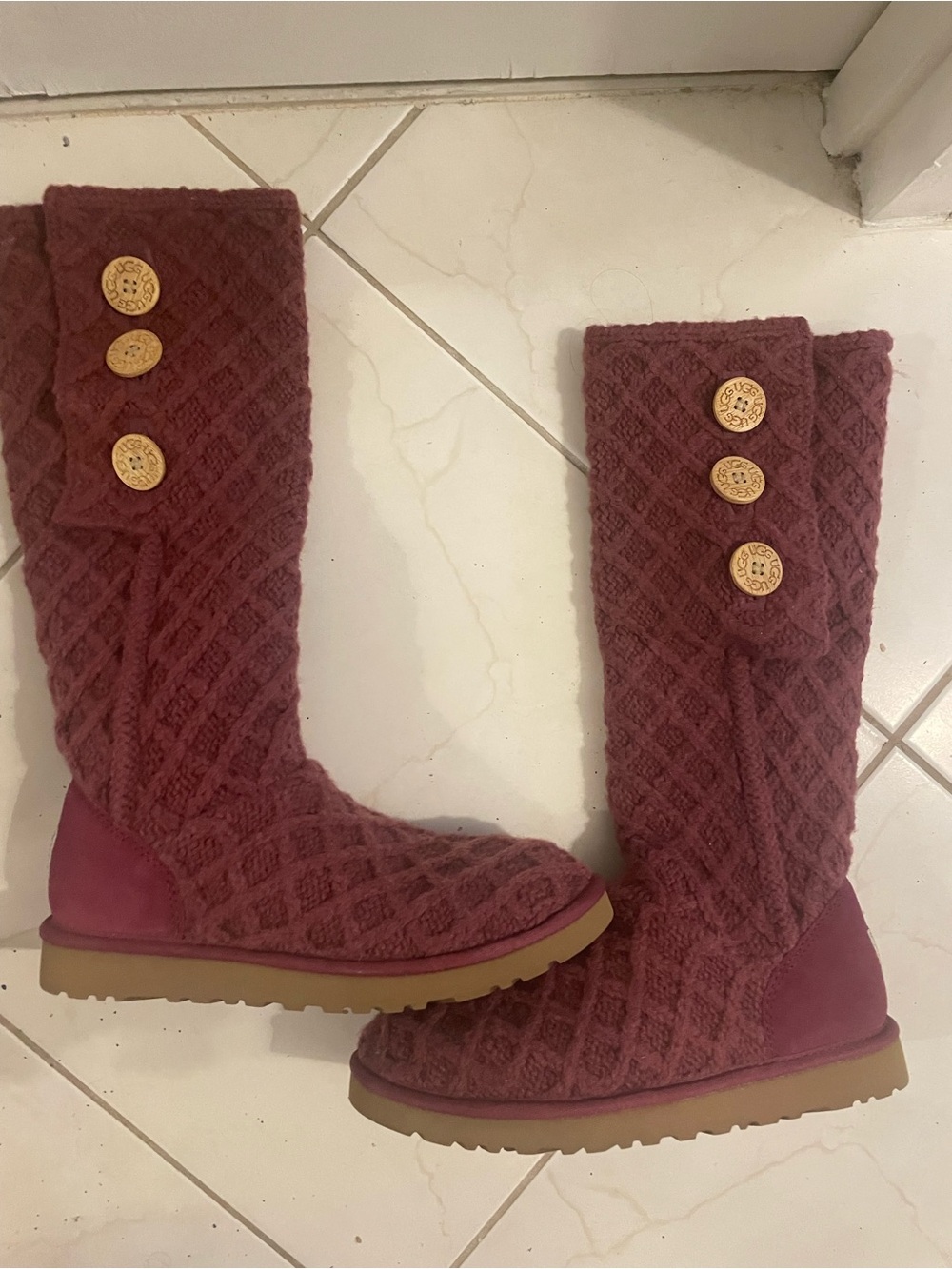 NWOB Ugg SIZE 10 Burgundy Red Cardy Sweater knit Fold over shearling Boots